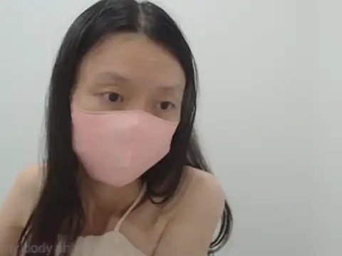 Snapshot of AlinaBaby_x chatting on October 13, 3:20 am AlinaBaby x online show from October 13, 3:20 am