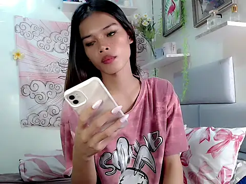 Snapshot of itsmekyrie chatting on October 15, 3:53 am itsmekyrie online show from October 15, 3:53 am