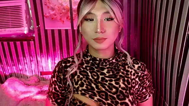 UrhotlucyTS online show from June 16, 6:36 am