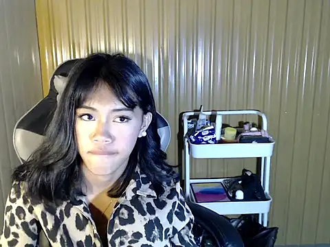 urcurlydiva online show from April 14, 5:35 pm