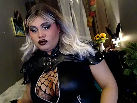 KitSmithCumerr online show from June 13, 6:49 pm