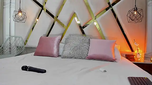 FernandaRousse online show from December 2, 7:49 pm