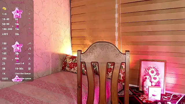 Snapshot of TssluttyNikka chatting on October 18, 8:21 pm TssluttyNikka online show from October 18, 8:21 pm