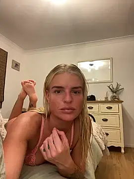 Snapshot of JessieMaeBabe chatting on October 14, 6:43 pm JessieMaeBabe online show from October 14, 6:43 pm