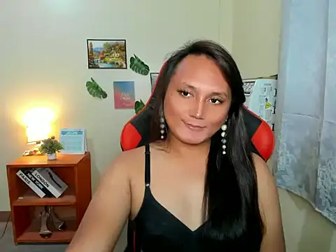 hella queen online show from March 22, 4:35 pm