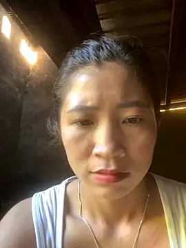 Snapshot of ThiHa003 chatting on September 11, 10:15 am ThiHa003 online show from September 11, 10:15 am