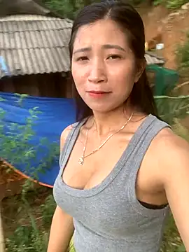 Snapshot of ThiHa003 chatting on September 12, 10:24 am ThiHa003 online show from September 12, 10:24 am