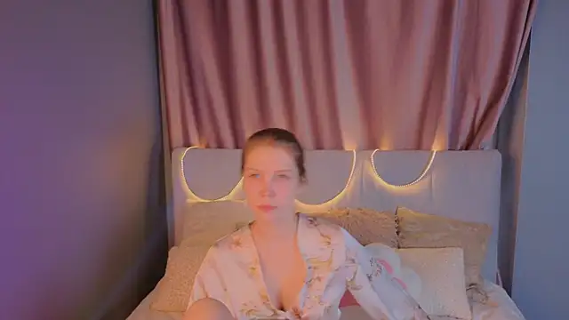 Snapshot of BeatrixCarIeton chatting on September 18, 7:01 pm BeatrixCarIeton online show from September 18, 7:01 pm