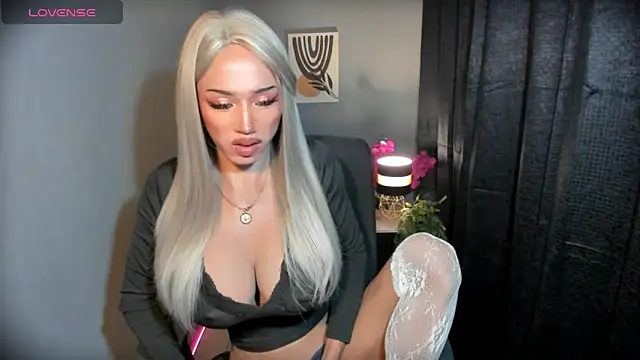 AiraCumSlut online show from April 4, 5:56 pm