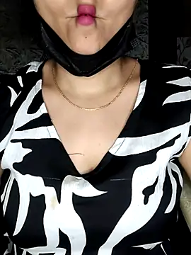 Snapshot of Horny_Shalu chatting on September 15, 5:53 pm Horny Shalu online show from September 15, 5:53 pm