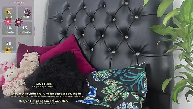 Snapshot of Britney_Rose chatting on October 2, 5:23 am Britney Rose online show from October 2, 5:23 am