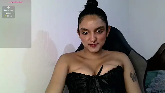Snapshot of Ari_20_ chatting on October 17, 12:36 am Ari 20 online show from October 17, 12:36 am