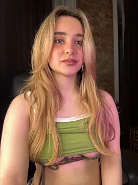 Snapshot of Chloe_Ravens chatting on October 14, 8:00 pm Chloe Ravens online show from October 14, 8:00 pm