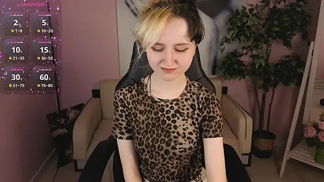 girl next doorr online show from March 1, 1:11 pm