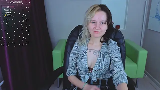 girl next doorr online show from October 9, 1:04 pm