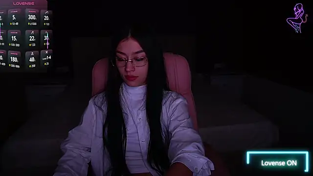 FataleNellie online show from December 2, 9:50 pm