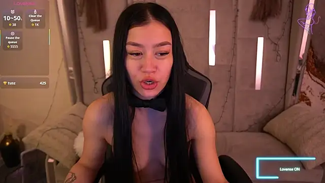 FataleNellie online show from April 10, 9:21 pm