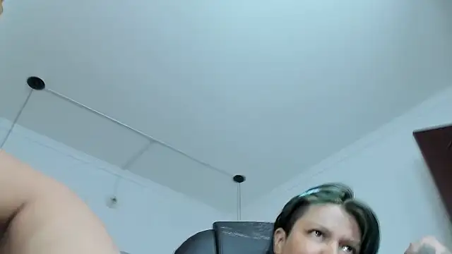 Snapshot of Karol_c31 chatting on October 6, 12:11 pm Karol c31 online show from October 6, 12:11 pm