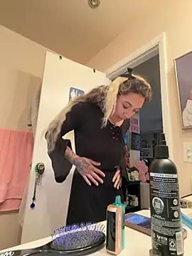 Chicagobabe online show from November 21, 7:32 am