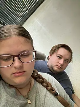 CurvyPaar2 online show from September 29, 8:52 am