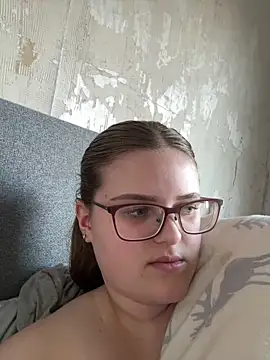 CurvyPaar2 online show from March 9, 3:59 pm