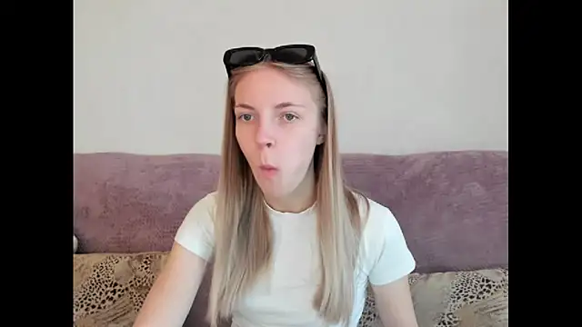 HitGyrl online show from October 16, 1:19 am