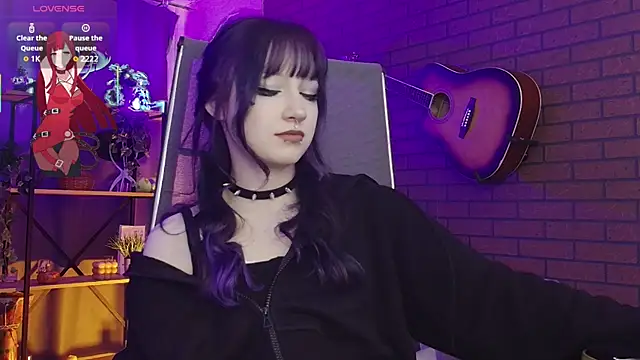 LiliLuna online show from December 21, 1:04 pm