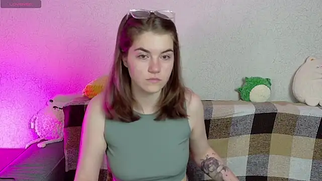 ElzaBlis online show from June 14, 1:22 pm