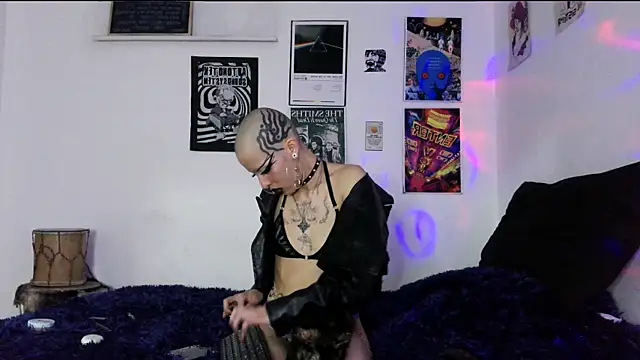 plutonbluemooon333 online show from February 14, 3:41 am