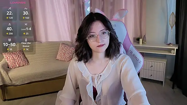 Snapshot of EsmaWonka chatting on September 13, 7:27 am EsmaWonka online show from September 13, 7:27 am