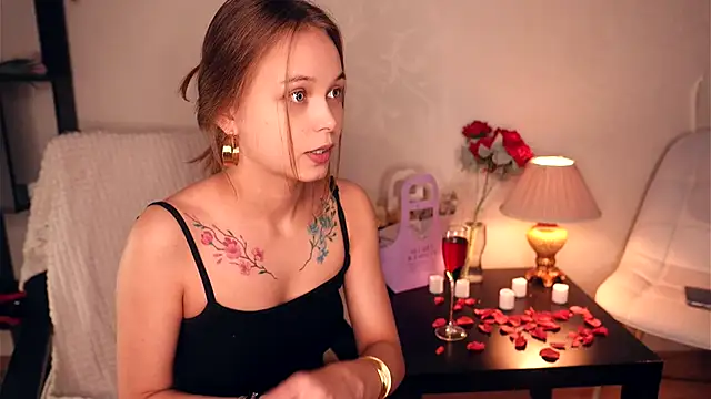 OdellaGillingham online show from November 29, 6:56 pm