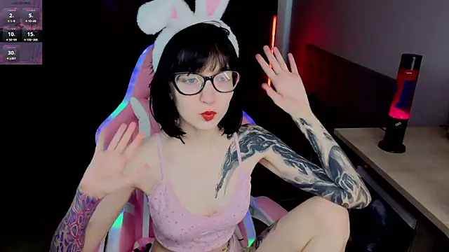 HazelTompson online show from April 9, 12:21 pm