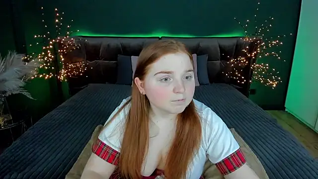 Snapshot of KattyRose8 chatting on October 2, 6:35 pm KattyRose8 online show from October 2, 6:35 pm