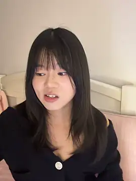 Snapshot of Ella-A9 chatting on October 13, 4:42 pm Ella-A9 online show from October 13, 4:42 pm