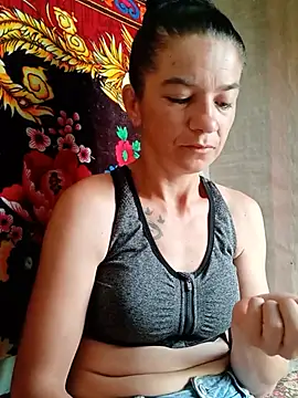 alinaalinutzq online show from August 2, 5:27 pm
