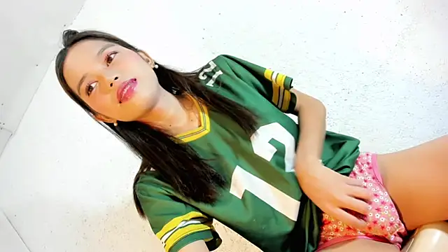CUTIE GIRLSX online show from June 23, 11:08 am