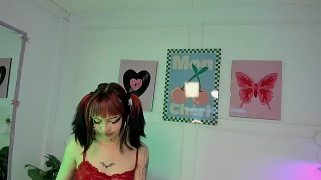 Zoe Lynch  online show from April 10, 11:38 am