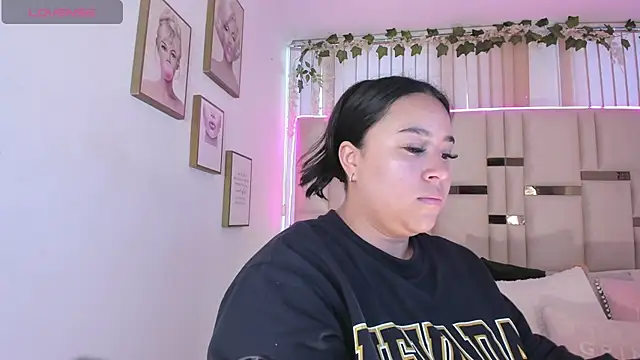 Zoey thompson online show from November 20, 7:48 pm