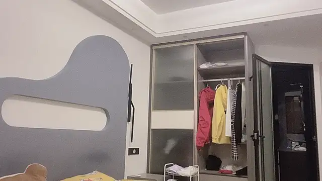 A 18 girls online show from September 23, 2:21 am