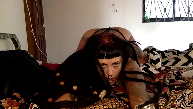 Snapshot of cymerastail chatting on October 28, 11:05 am cymerastail online show from October 28, 11:05 am