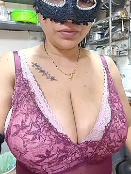 Queen Nightt online show from September 27, 3:36 am