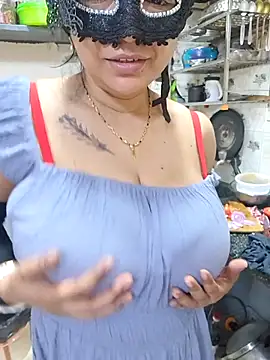 Queen Nightt online show from February 10, 3:42 am