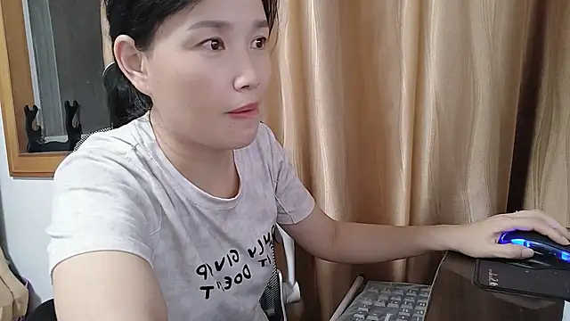 Snapshot of Haili-1 chatting on October 6, 2:34 pm Haili-1 online show from October 6, 2:34 pm