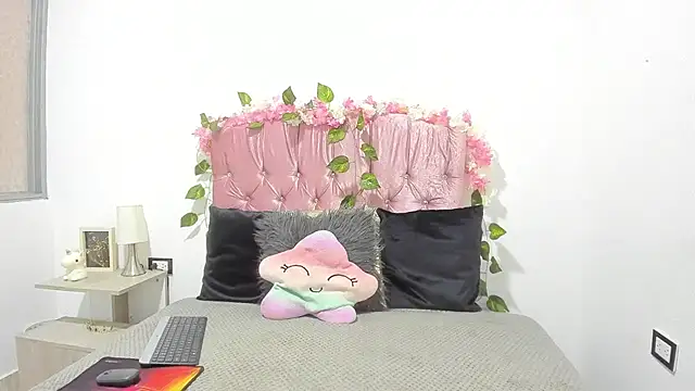 ivy moon05 online show from September 9, 4:51 pm