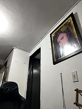 Pamelamiler   online show from October 22, 10:20 am