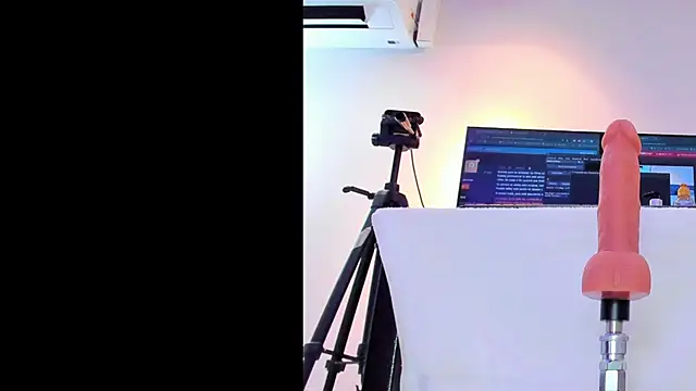 Snapshot of maily_zanss chatting on October 15, 7:38 pm maily zanss online show from October 15, 7:38 pm