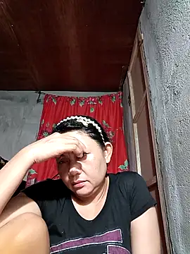 Snapshot of Everleigh_mom chatting on September 25, 10:36 am Everleigh mom online show from September 25, 10:36 am