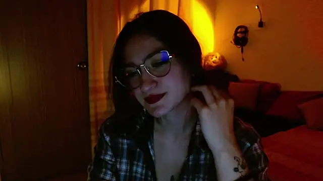 lia ana online show from April 18, 6:38 am