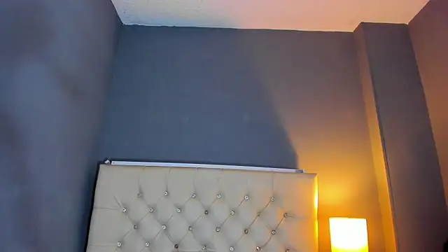 OrianaSaenz  online show from November 15, 10:11 pm