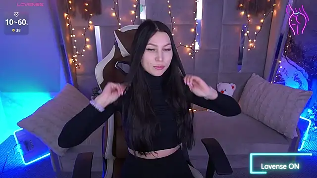 EliseVelour online show from February 8, 2:10 pm